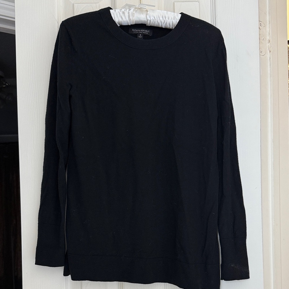 Banana Republic Classic Black Crew Neck Sweater